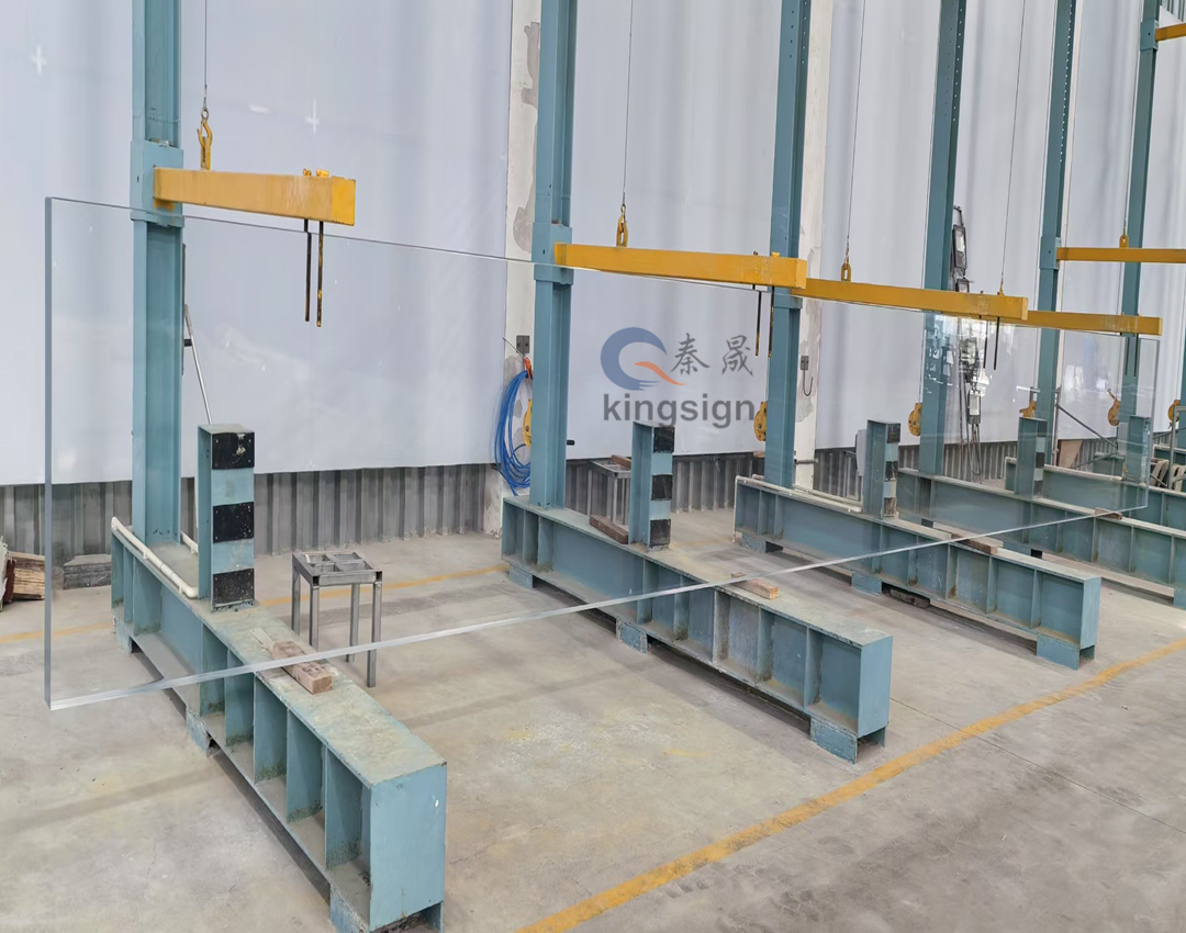 Plexiglass और टेम्पर्ड ग्लास के बीच क्या अंतर है